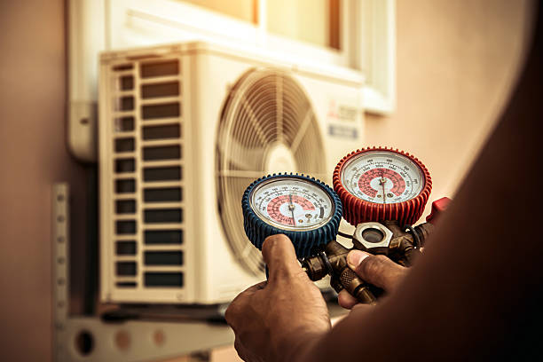 Professional Hvac technician working in Tipp City, OH